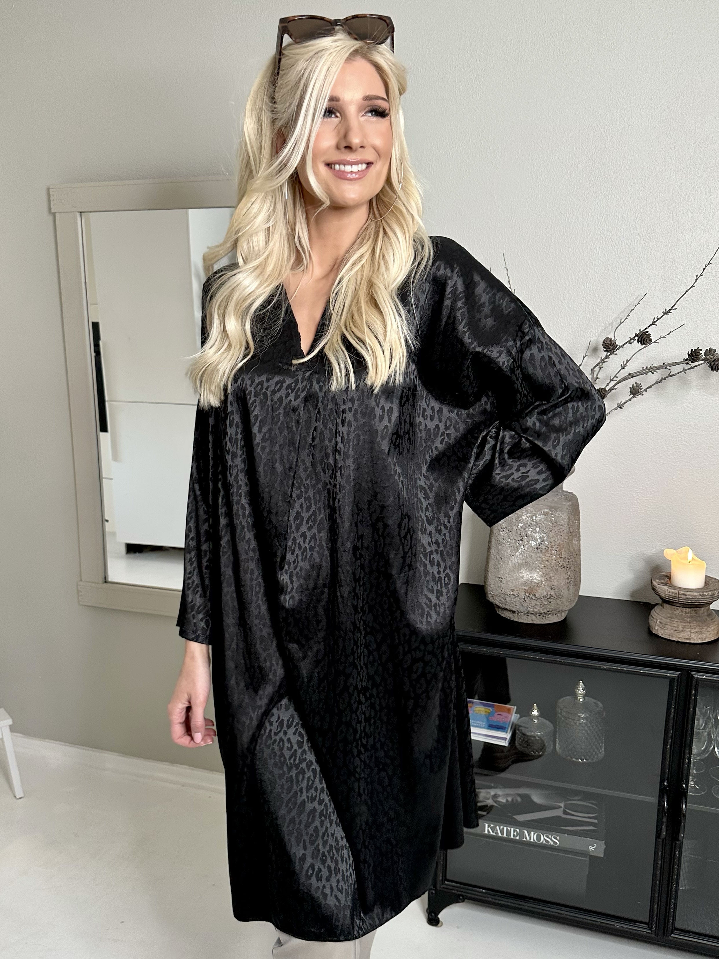 Telly - Tunica med leopardfläckar i silkeslook